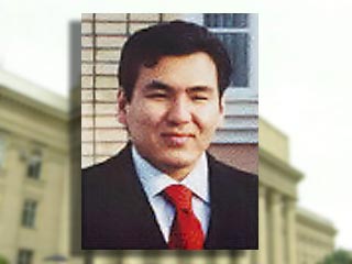 Айдар Акаев, сын экс-президента Киргизии Аскара Акаева, обратился с открытым письмом к парламенту республики, в котором отверг все предъявляемые ему в республике обвинения