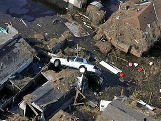 Первые контракты на восстановление пострадавших от урагана Katrina регионов получили компании, косвенно связанные с президентом США Джорджем Бушем