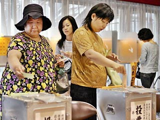 Явка избирателей на проходящих в воскресенье внеочередных выборах в нижнюю палату японского парламента выше, чем на предыдущих выборах два года назад, сообщил на брифинге в Токио представитель центральной избирательной комиссии