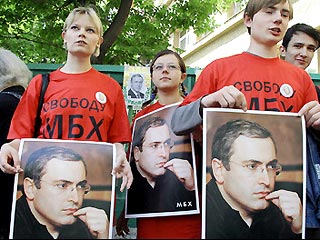 Митинг в поддержку экс-главы ЮКОСа Михаила Ходорковского и главы МЕНАТЕП Платона Лебедева пройдет в понедельник в Москве. Его инициатором выступило гражданское движение "Мы с Ходорковским"