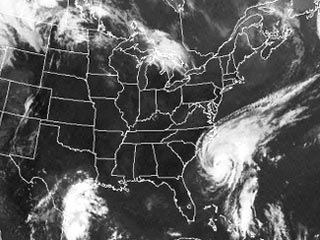 Ураган "Офелия" может обрушится на США в среду: в Северной Каролине объявлена эвакуация