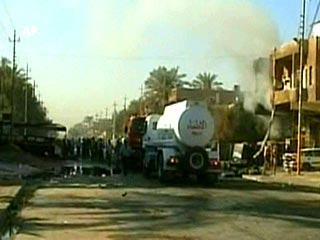 В Багдаде террорист-смертник на заминированном автомобиле врезался в полицейский патруль. В результате 15 человек погибли, 21 были ранены