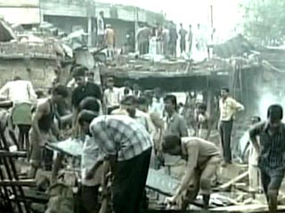 В Индии взорвались 3 подпольных пиротехнических магазина