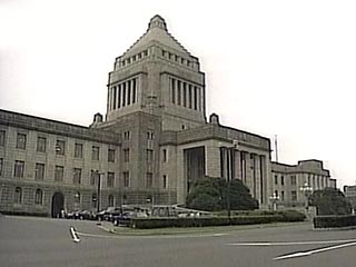 В среду, перед началом работы внеочередной 163-я сессии парламента, работа которой продлится 42 дня, кабинет министров Японии подал в отставку в полном составе