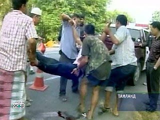 В провинции Наратхиват на юге Таиланда разъяренная толпа растерзала двух захваченных в заложники морских пехотинцев