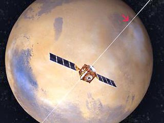 Недавно на одной из песчаных дюн, покрывающих поверхность Марса, аппарат Mars Global Surveyor (MGS) зафиксировал рвы и трещины, которых еще в 2002 году не было