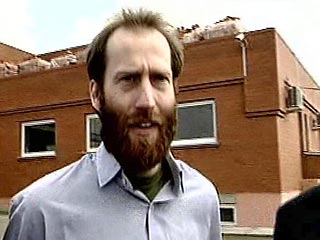 В пасхальное воскресенье 2004 года в Махачкале Арьяна Эркеля ввели с завязанными глазами в здание российской тайной полиции и объявили, что он свободен. Почти два года сотрудник голландской гуманитарной организации провел в плену у исламских боевиков