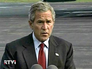 Джордж Буш, который курсирует по побережью Мексиканского залива, вынужден сражаться на два фронта: против двух ураганов. "Соединенные Штаты готовятся к худшему", - объявил он