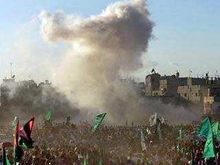 Десять палестинцев погибли, еще 85 получили ранения в пятницу в результате взрыва автомобиля, который участвовал в военном параде движения "Хамас" на севере сектора Газа в населенном пункте Джабалия, сообщил представитель местной медицинской службы
