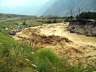 Мощный селевой поток в пятницу разрушил мост на одной из внутренних дорог в окрестностях горного селения Игали в Гумбетовском районе Дагестана, сообщили "Интерфаксу" в МВД Дагестана
