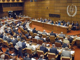 Евросоюз внес на обсуждение МАГАТЭ проект резолюции, в которой обвиняет Тегеран в нарушении обязательств в ядерной области, что может привести к передаче иранского "ядерное досье" в Совет Безопасности ООН
