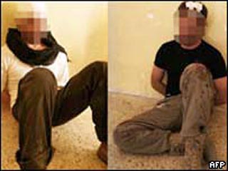 Судья в городе Басра на юге Ирака подписал ордер на арест двух британских спецназовцев. В интервью ВВС судья сказал, что ордер выдан в связи с гибелью нескольких иракцев во время противостояния с британскими войсками в понедельник