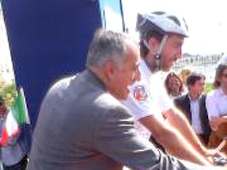Итальянский журналист поехал на велосипеде вокруг моря