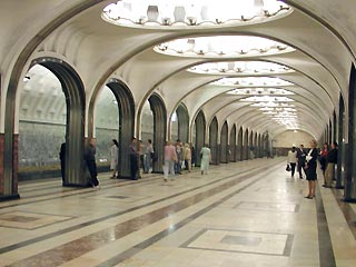 Старый вестибюль станции метро "Маяковская" закрыт