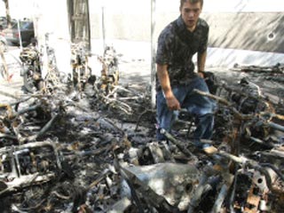 Маньяки-пироманы сожгли в Риме в ночь на 26 сентября 12 автомобилей