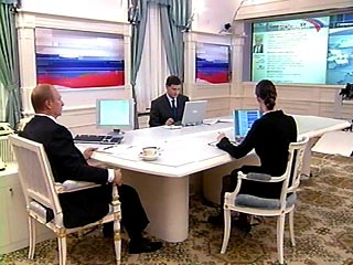 Президент РФ Владимир Путин во вторник в 12:00 начнет отвечать на вопросы россиян в прямом теле-и радиоэфире