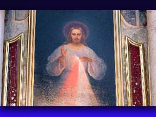 Образ был написан в 1934 году в Вильнюсе польским художником Эугениюшем Казимеровским по видению почитаемой католиками святой Фаустины Ковальской - Иисус с рукой, прижатой к сердцу, из которого исходят лучи света