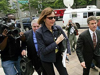 Журналистка газеты The New York Times Джудит Миллер вышла из тюрьмы и появится в пятницу в суде в Вашингтоне, сообщает телекомпания NBC