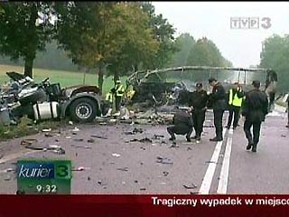 Не менее 13 человек погибли в пятницу в результате катастрофы школьного автобуса в Польше