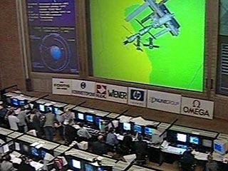 Космический корабль "Союз ТМА-7", на борту которого находятся россиянин Валерий Токарев, астронавт NASA Уильям Макартур и гражданин США, космический турист Грегори Олсен, продолжает автономное сближение с Международной космической станцией