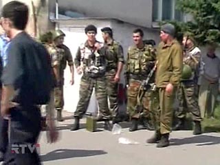 Офицер одной из частей 58-й армии, дислоцированной в селе Тарское в Северной Осетии, получил тяжелое огнестрельное ранение в ходе ссоры со своим подчиненным, находившимся в состоянии алкогольного опьянения