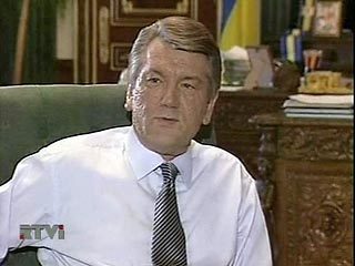 Президент Украины Виктор Ющенко намерен ставить вопрос о снятии с депутатов статуса неприкосновенности. Об этом он сказал во вторник вечером в интервью ряду украинских телеканалов