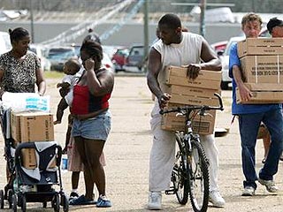 Спасатели США хотят забрать у тысяч жителей Флориды помощь, выданную после урагана