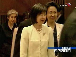 В Токио объявлено, что свадьба единственной дочери японского императора принцессы Саяко состоится 15 ноября. После этого она потеряет свой титул и превратится в простолюдинку
