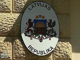 Здания генконсульств Латвии и Литвы в Санкт-Петербурге вновь облили краской