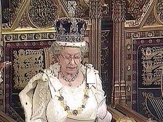 Королева Великобритании Елизавета II впервые в истории дала высочайшее позволение американской телесети АВС провести два прямых эфира знаменитой программы "Доброе утро, Америка" из трех королевских дворцов