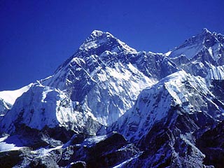 Согласно выполненным в текущем году измерениям, высота Эвереста составила 8844,43 метра. Об этом в воскресенье на пресс-конференции заявил глава Государственного бюро геодезии и картографии КНР Чэнь Банчжу