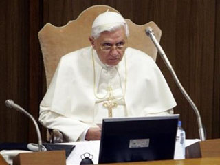 Ватикан "должен разрешить священникам жениться"
