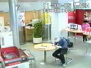 Грабитель, забинтованный как мумия, ограбил банк в Вене