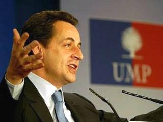 Глава МИД Франции Саркози грозит судом СМИ, раскрывшим имя его любовницы
