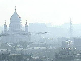 В Москве в четверг во второй половине дня ожидается рост уровня загрязнения воздуха из-за усиления юго-восточного ветра, который принесет с собой продукты горения лесных торфяных пожаров в Подмосковье