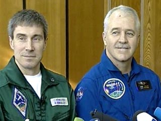 При возвращении на Землю космонавтов Сергея Крикалева, Джона Филлипса и Грегори Олсена на борту спускаемого аппарата были проблемы с герметичностью