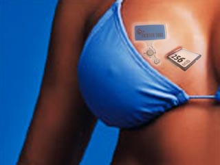 В женскую грудь вмонтируют MP3-плееры