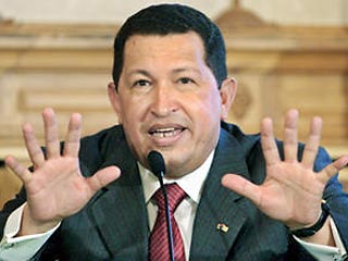 Уго Чавес, популист, который усиливает антиамериканскую риторику, одновременно устанавливая связи с некоторыми из врагов США, занимается военными приготовлениями