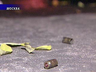 По данным милиции, неизвестный подкараулил Меркулова и несколько раз выстрелил в него из пистолета Макарова. Меркулов получил ранения в шею и в бедро
