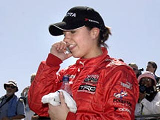 Англичанка Кэтрин Легге станет первой за последние 15 лет женщиной, которая проведет тесты за рулем болида "Формулы-1"