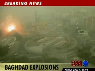 Три мощных взрыва прогремели в Багдаде в понедельник вечером. По последним данным, погибли 20 человек, сообщает Reuters со ссылкой на местную полицию