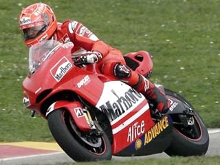 Михаэль Шумахер сел за руль мотоцикла Ducati