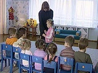 В России зарплату воспитателей детсадов могут приравнять к зарплате учителей