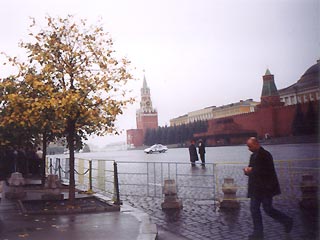 Московский регион по-прежнему находится под влиянием циклона из Скандинавии, который принес сюда резкое похолодание, сильный ветер и снег