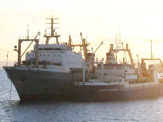 Российские судна, арестованные в минувший вторник в районе архипелага Шпицберген, продолжают стоять на якоре в прежних координатах
