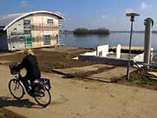 В Нидерландах изобретены плавающие дома. После "Катрины" США готовы перенимать опыт