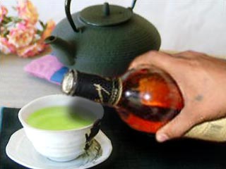 Китайцы пьют виски с зеленым чаем, чтобы избежать похмелья