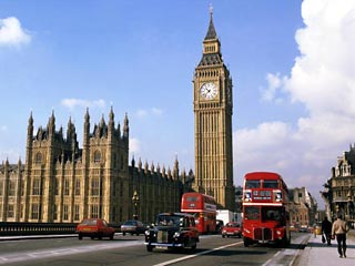 Знаменитые часы на лондонской башне Биг Бен у здания британского парламента остановлены в субботу на 32-часовую профилактику. Как сообщает ВВС, это первая столь продолжительная профилактическая остановка известных часов с 1983 года