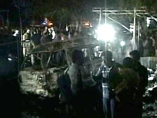 150 человек задержаны полицией в Нью-Дели по подозрению в причастности к серии взрывов, сообщает агентство PTI. Пятеро были задержаны на железнодорожном вокзале Нью-Дели недалеко от рынка Пахарджанж, остальные - на других вокзалах и автобусных терминал