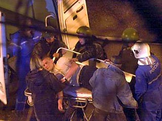Медики узнали о том, что в ходе штурма спецназом захваченного террористами Театрального центра на Дубровке в Москве применялись спецсредства, только в момент выноса первых освобожденных заложников